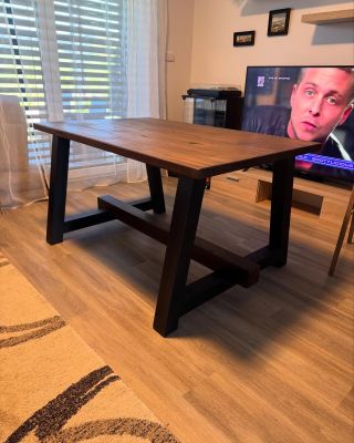 Jídelní stůl Happy hippo, v tmavém odstínu🔥 Zdravíme do Rožnova pod Radhoštěm❤️ www.najodecor.cz